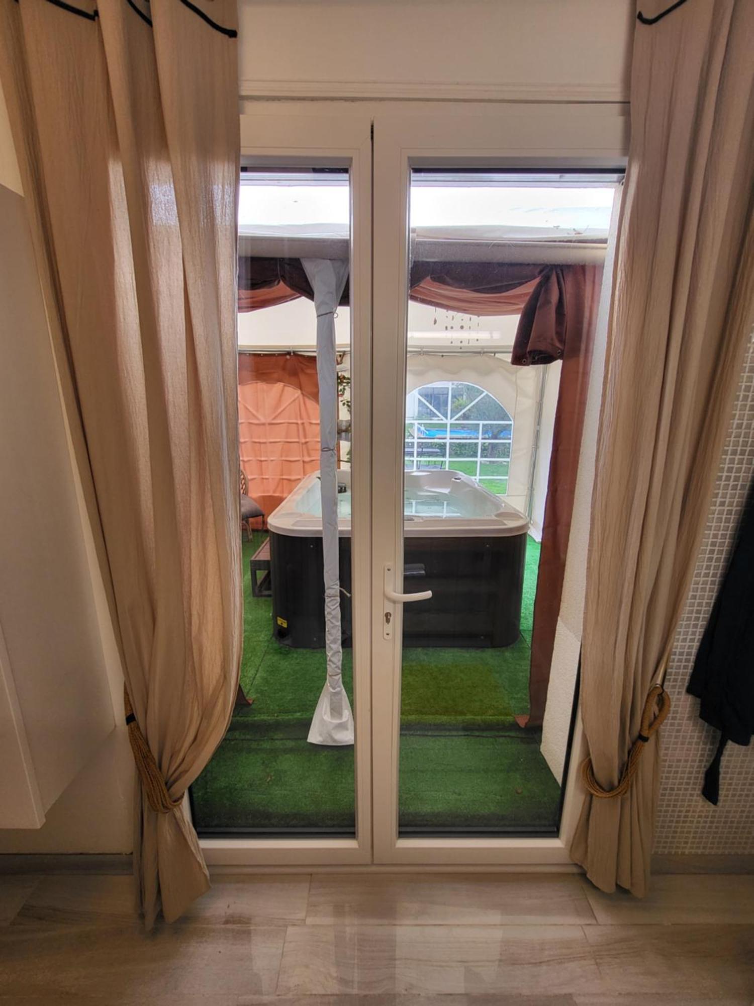 Bed and Breakfast Choisy Le Jacuzzi Exterior foto